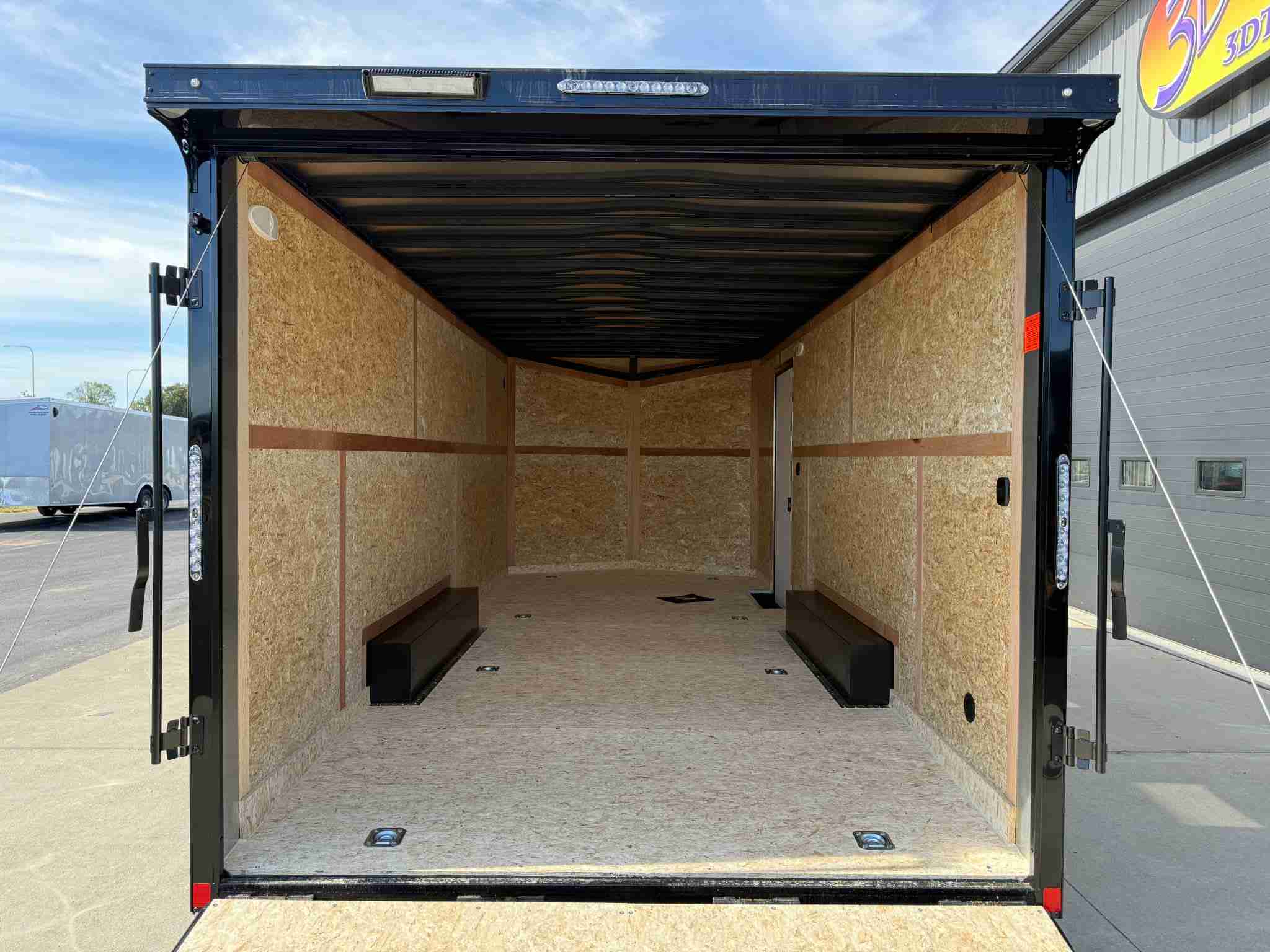 2027 US CARGO 8.5' X 20' X 7' 9800LB GVWR ENCLOSED TRAILER WITH BLACK OUT PACKAGE AND .080 POLYCORE EXTERIOR - Image 7